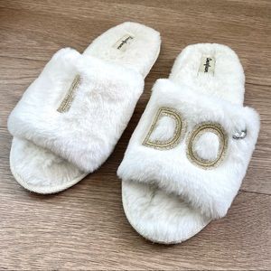 Dearfoam Size 7/8 I DO 💍 White Fuzzy Slippers with Rhinestone